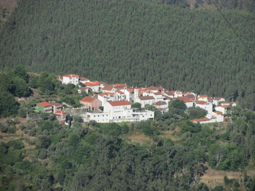 Отель Alojamento Local De Pardieiros Avo Экстерьер фото